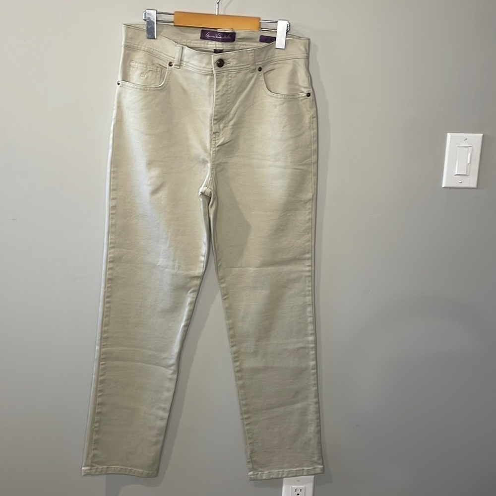 Gloria Vanderbilt Amanda Khaki Jeans with Embellished Pockets Women's Size 10 AV